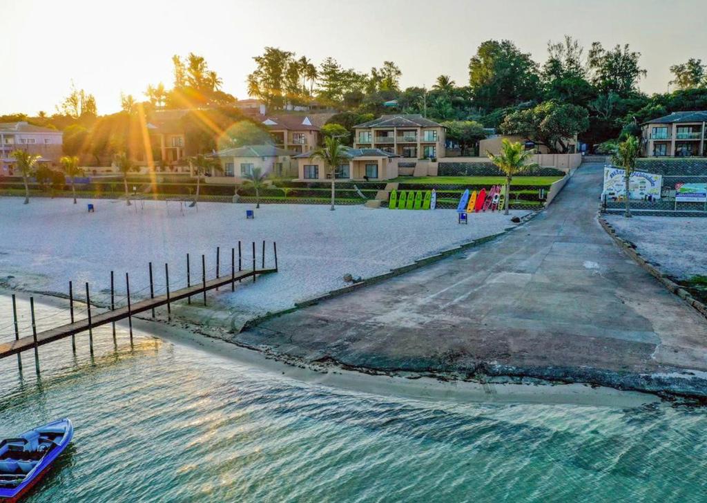 Bilene Club Lodge on the lagoon